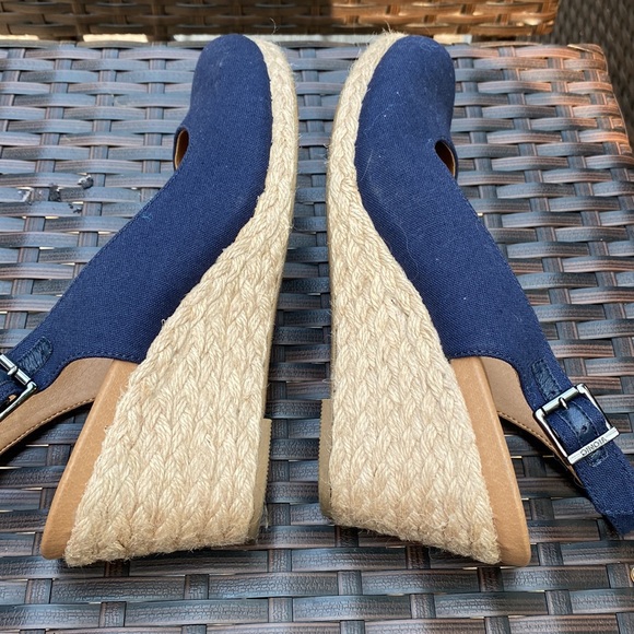 Vionic Coralina Wedge Heel / Size 7. Like new. - Picture 6 of 11